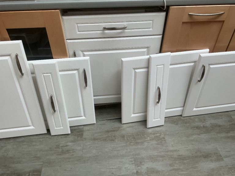 White kitchen doors used with handle & hinges 5 doors  NE15 7QN