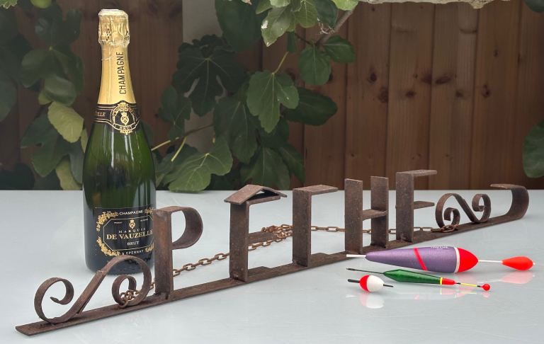 VINTAGE FRENCH FISHING SIGN, IRON HANGING PÊCHE SIGN, ANGLING SIGN, L87cm, 1960s - WILL POST!