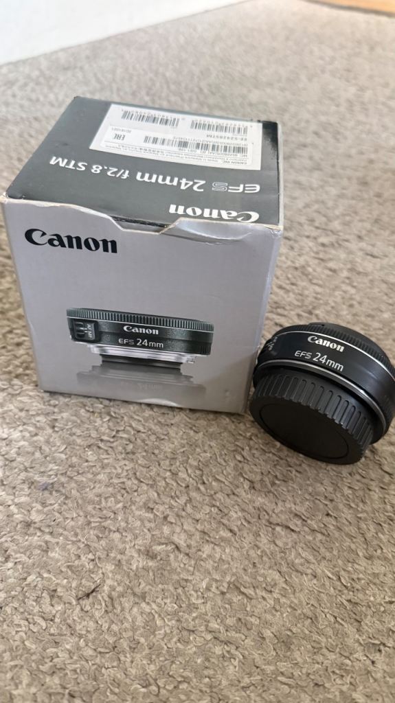 Canon EF-S 24mm f2.8 STM Pancake Lens - mint condition