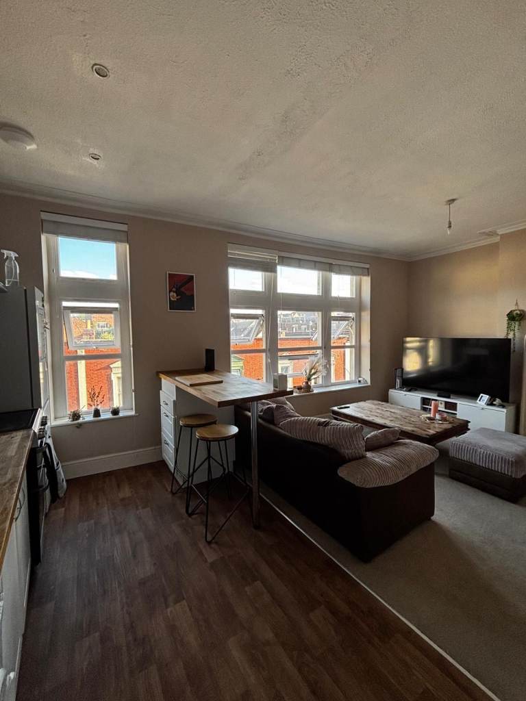 Lovely 1 bedroom flat - AVAILABLE 17th OCT 2026