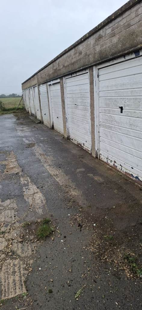 Garage to rent Slimbridge nr M5  24.7 Access 