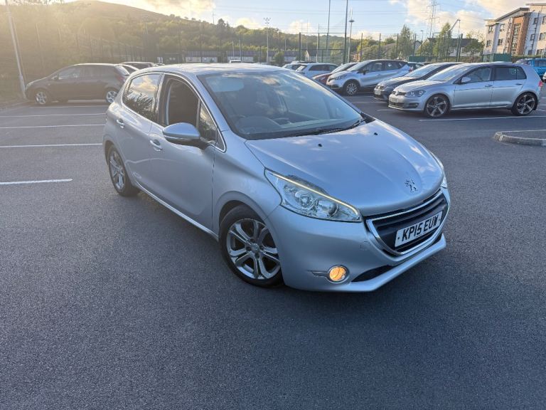 Peugeot, 208, Hatchback, 2015, Manual, 1560 (cc), 5 doors