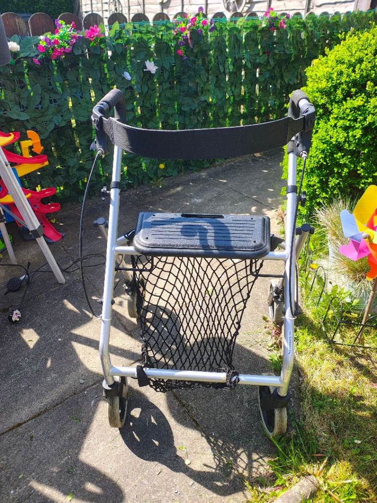 Folding walker 