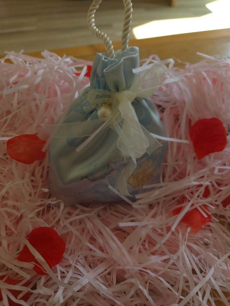 potli bag with 6 gifts inside