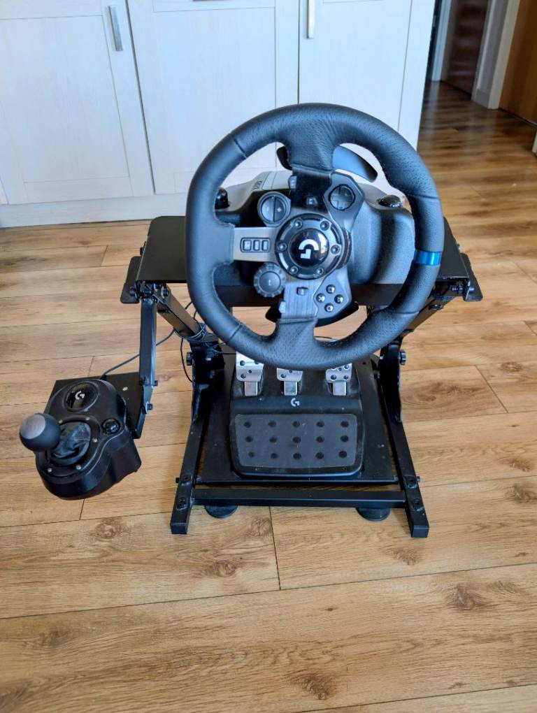 Logitech G923 Racing Wheel + Pedals + Shifter + Stand (PS5/PC)