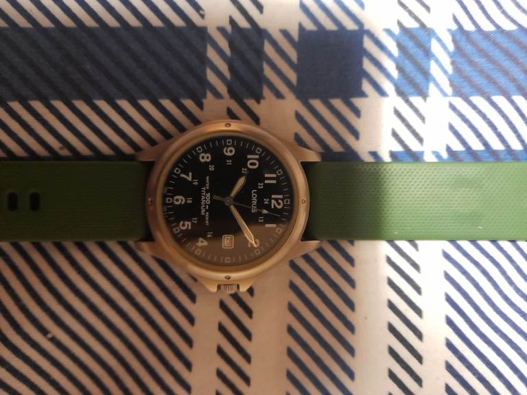 Lorus Men's Watch with Green Strap – Good Condition