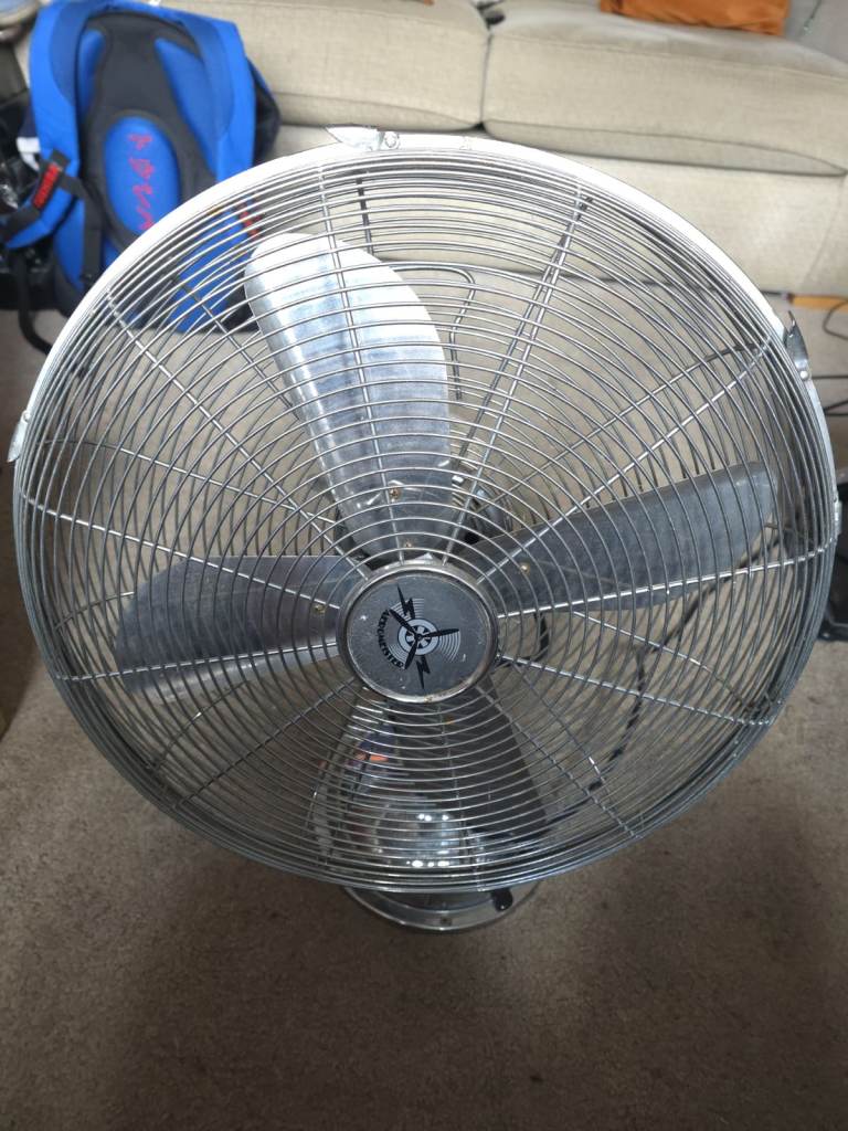 Vintage Aeromeister Chrome Metal Desk Fan FT3-40B in working order