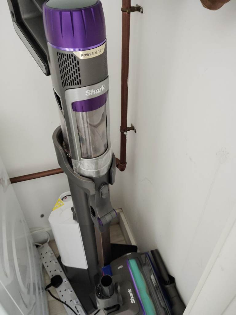 Shark power detect vacuum cleaner