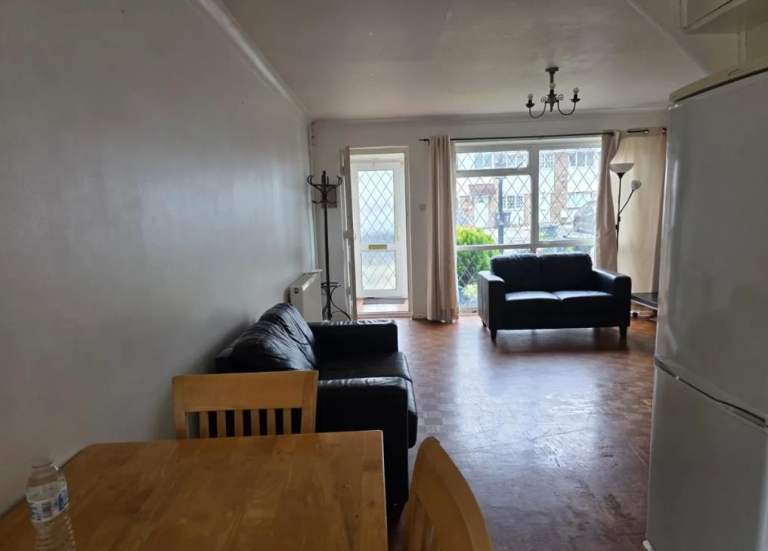 2 Bed House Sheepcote Close Hounslow, TW5 9RH 