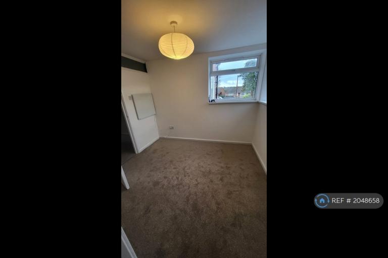 1 bedroom flat in Oakley House, Bromsgrove, B60 (1 bed) (#2048658)