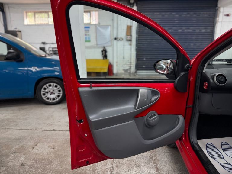 2011 Peugeot 107 1.0 Urban 5dr 2-Tronic HATCHBACK Petrol Automatic