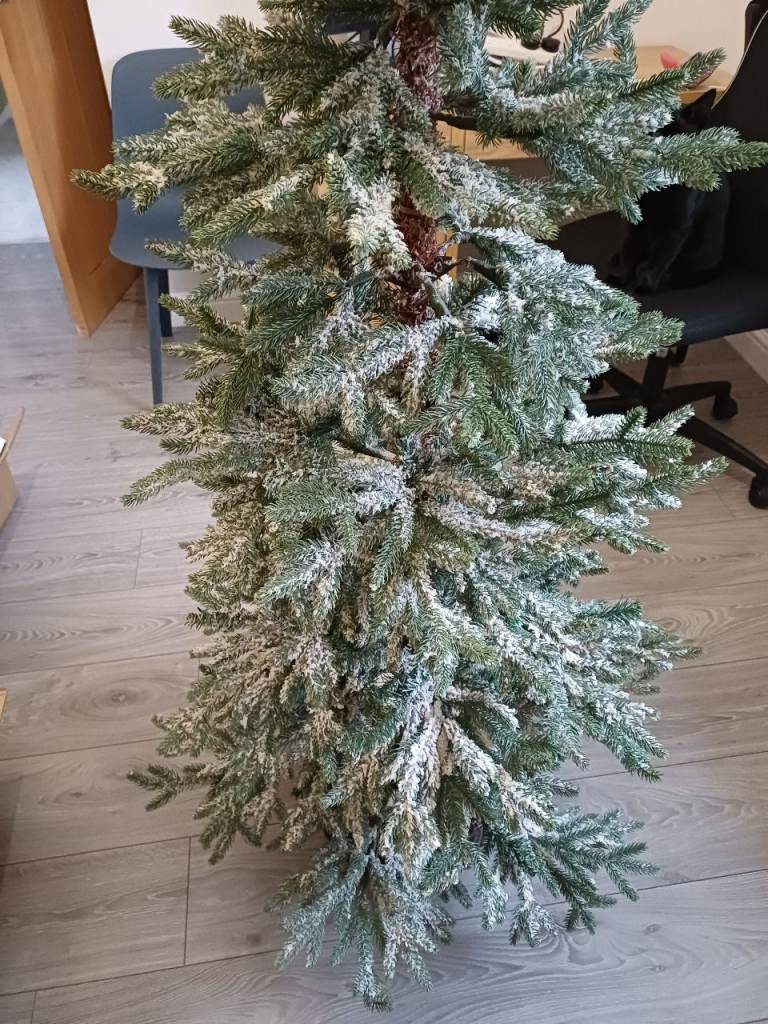 Homebase Christmas Tree snow tipped and log effect base