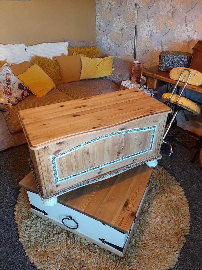 Solid pine Storage Chest Trunk – Good Condition