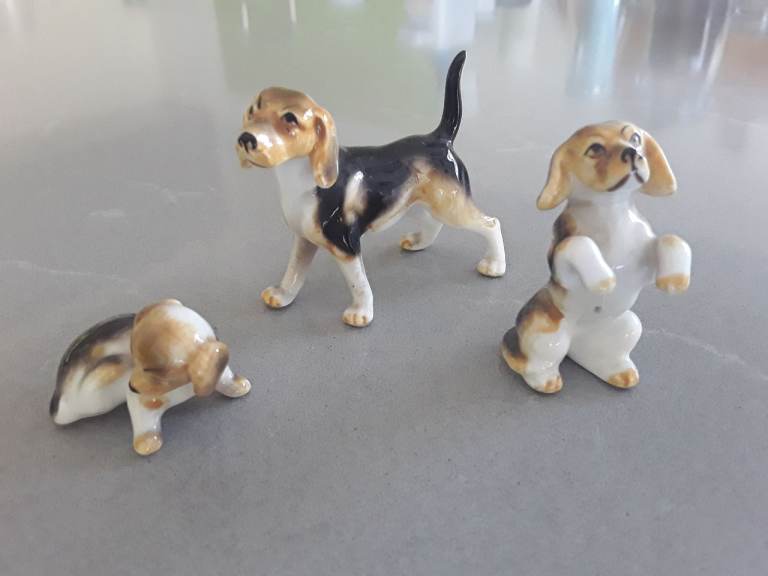 Bone china set of 3 Beagle dogs