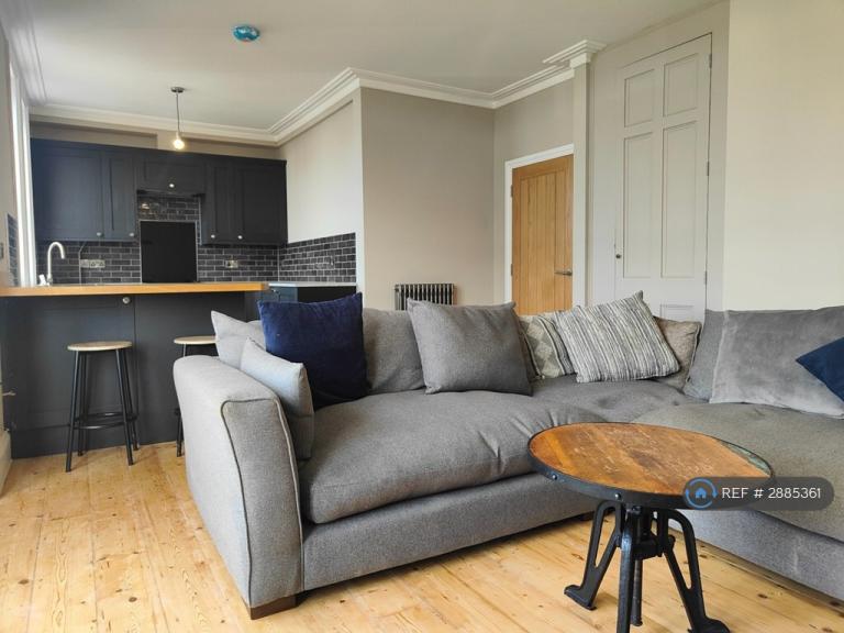 2 bedroom flat in Cambridge Street, Norwich, NR2 (2 bed) (#2885361)