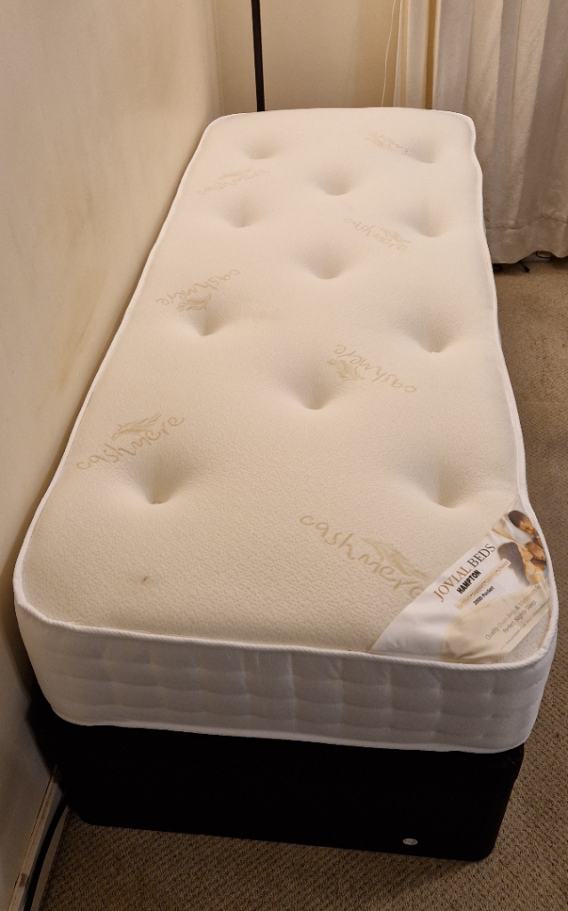 ***BRAND NEW Cashmere single mattress 2000 pocket springs 