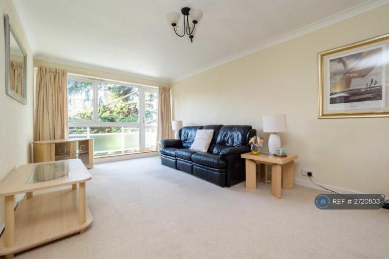 2 bedroom flat in Patcham Court, Sutton, SM2 (2 bed) (#2720833)