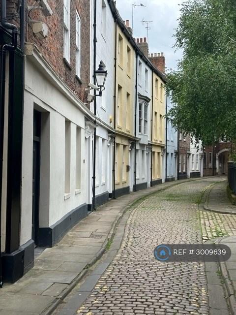 4 bedroom flat in Prince Street, Hull, HU1 (4 bed) (#3009639)