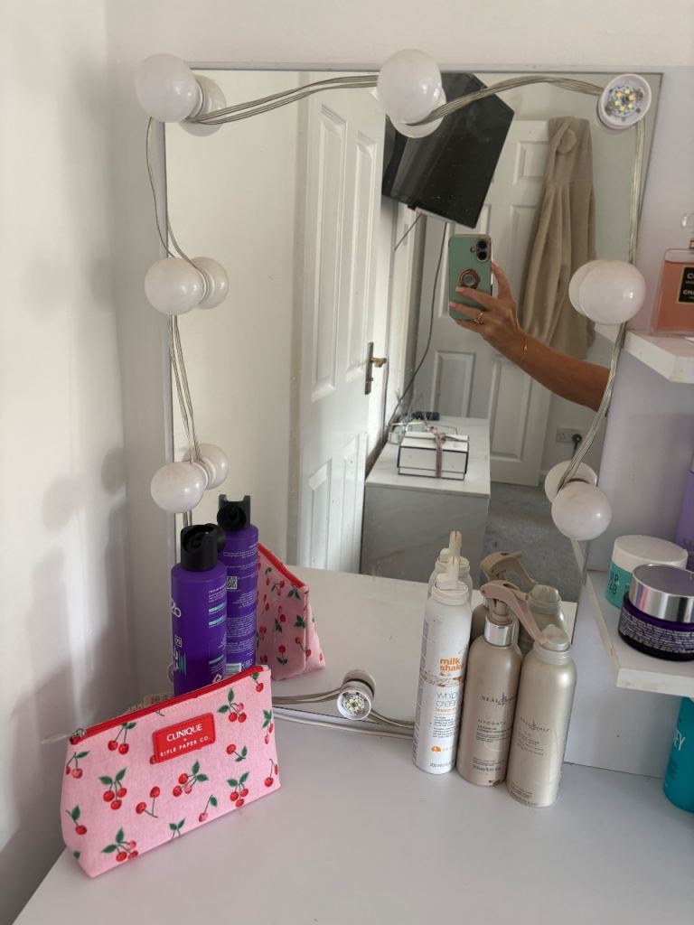 White Dressing Table with Mirror, Lights & Stool 