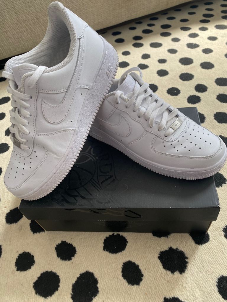 Nike Air Force 1 Low White Trainers – Good Condition