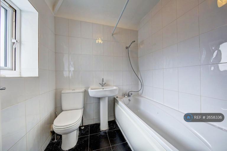 6 bedroom house in Addison Gardens, Surbiton, KT5 (6 bed) (#2658336)