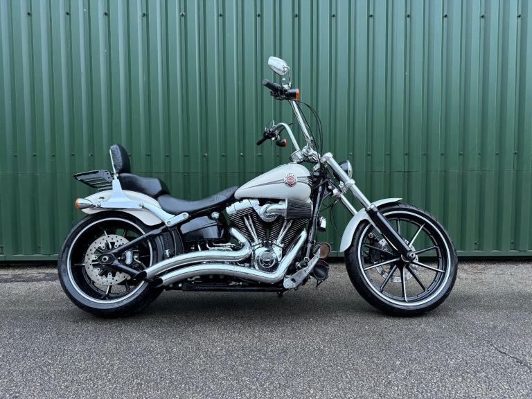 Harley-Davidson Breakout 103 FXSB 1690cc 2014 White 21k V and H Pipes 