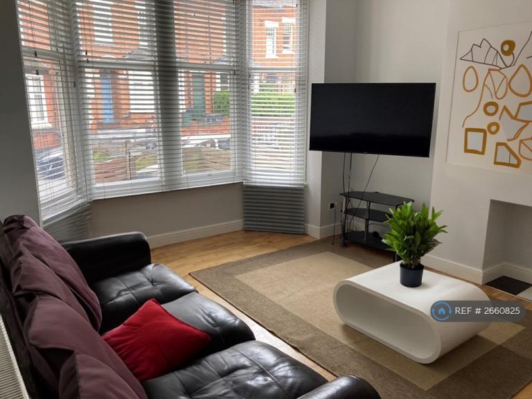 6 bedroom house in Daneshill Road, Leicester, LE3 (6 bed) (#2660825)