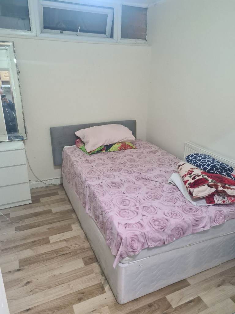 Compact Studio Flat TO LET 