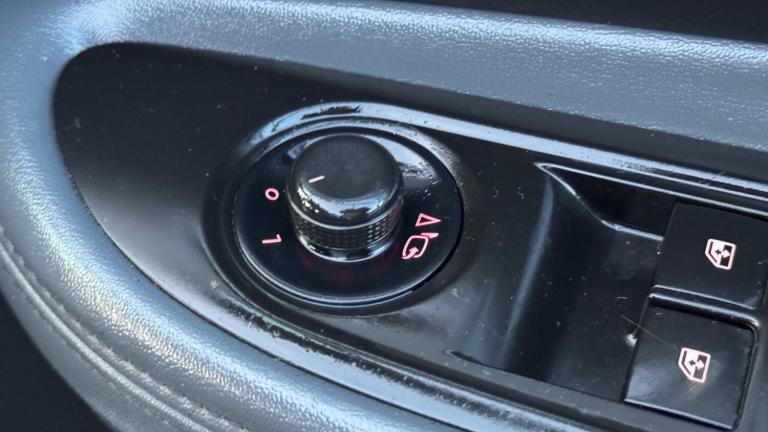 2015 Vauxhall Mokka 1.6i SE 2WD Euro 6 (s/s) 5dr HATCHBACK Petrol Manual