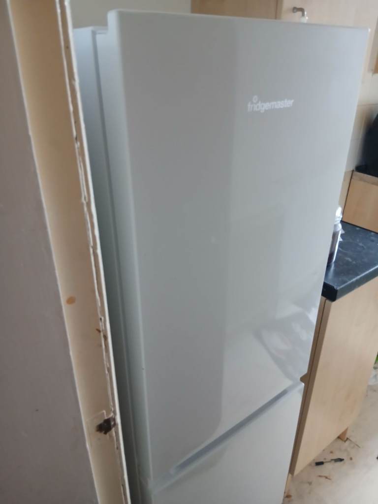 Fridgemaster MC50165E 143cm 60/40 Small Fridge Freezer - White - E Rated