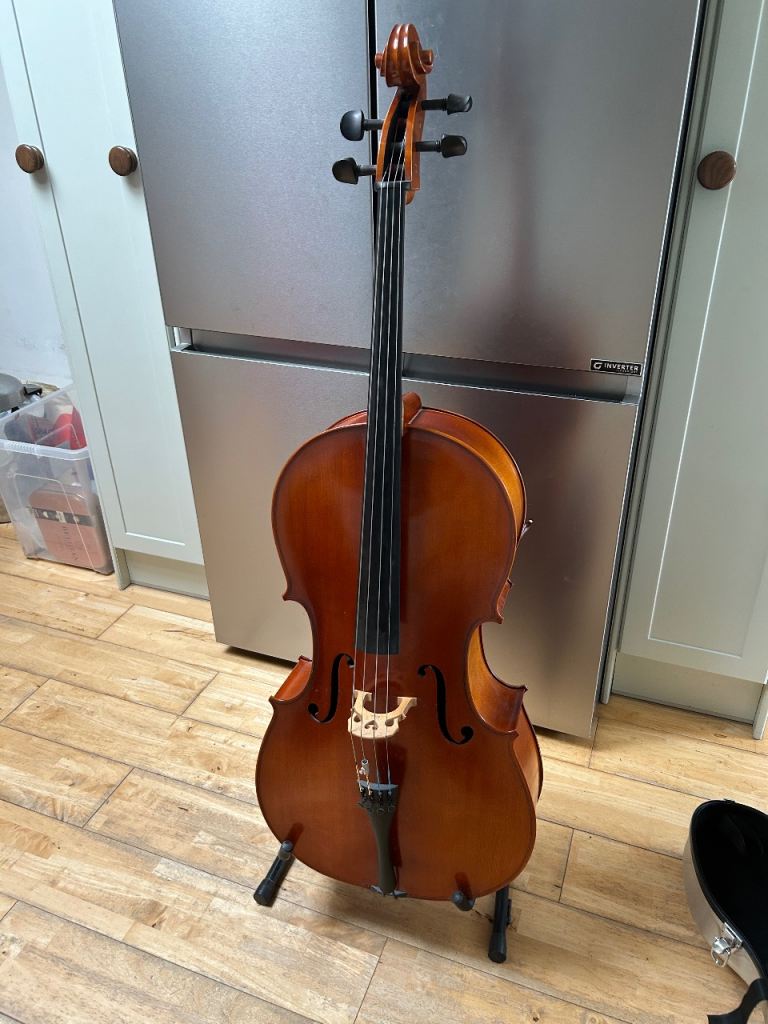  Full size Superior cello from  Stringer with composite carbon hard case 