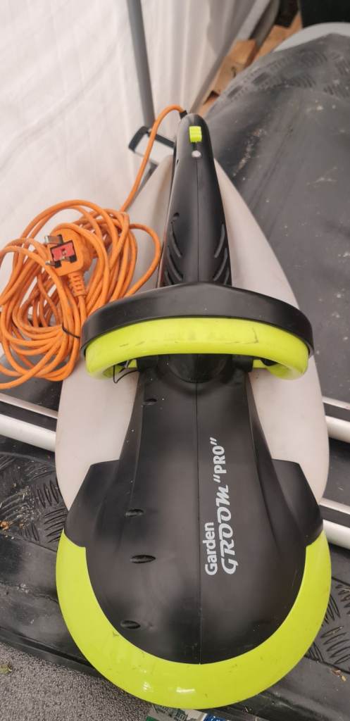 Hedge groomer/cutter