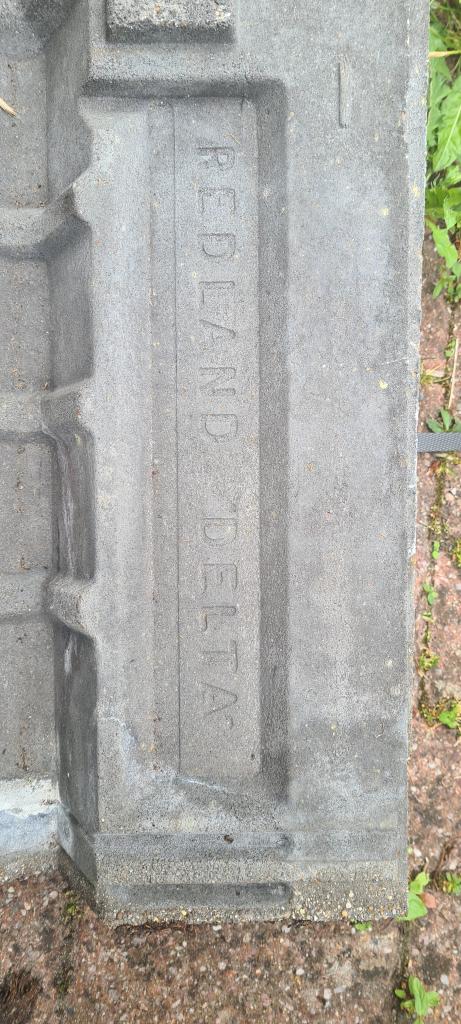 Redland Delta Concrete Roof Tiles – Good Condition