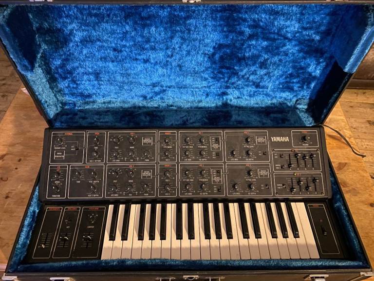 Yamaha CS-15 with original Yamaha Case