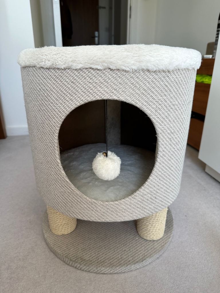 Small Cat House - Collect Stratford E20