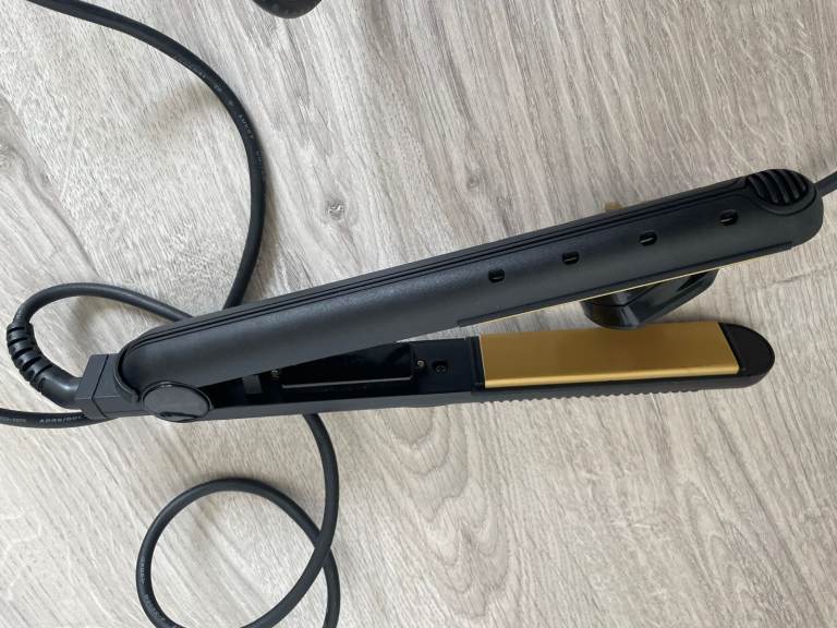 Remington Model S-8101 Hair Straighteners- gold