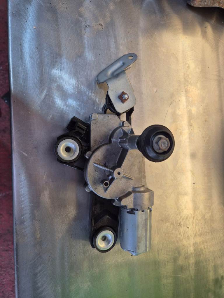 2008 mazda 3 rear wiper motor 