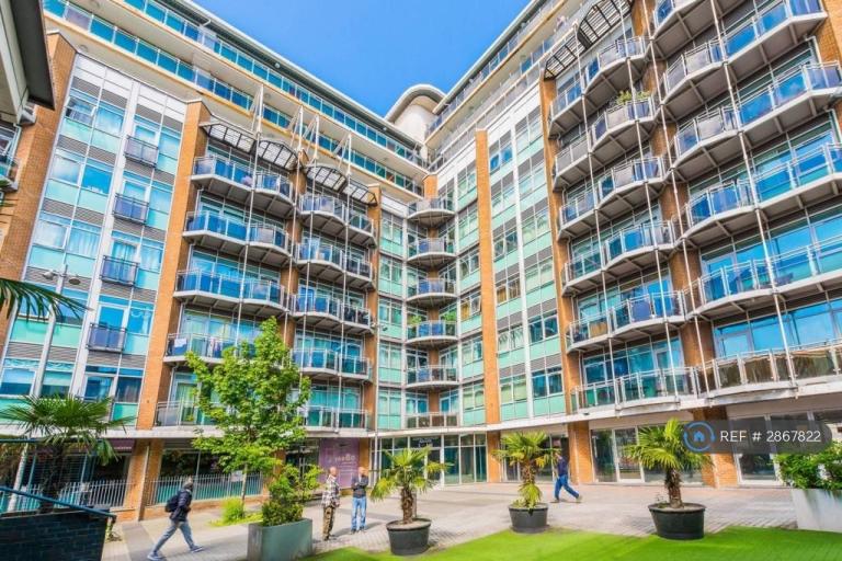 1 bedroom flat in Gerry Raffles Square, London, E15 (1 bed) (#2867822)