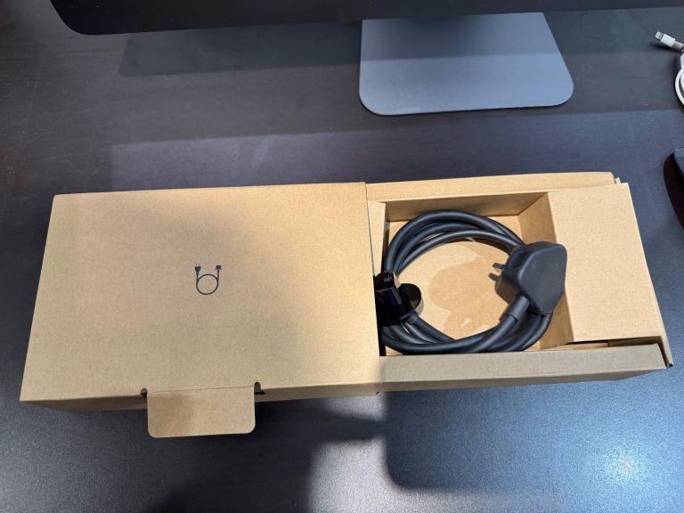 💻 iMac Pro 2017 27” Retina 5K – 8-Core Xeon W, Vega 56, 64GB RAM, 1TB SSD – Near Mint, Boxed ✨