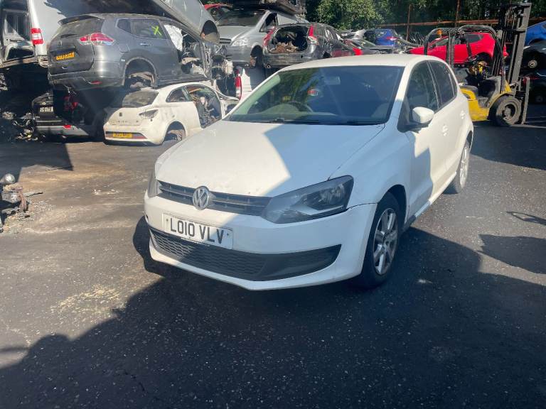 VW POLO 2010 WHITE 5DR 1.6 DIESEL WHITE LB9A BREAKING FOR PARTS