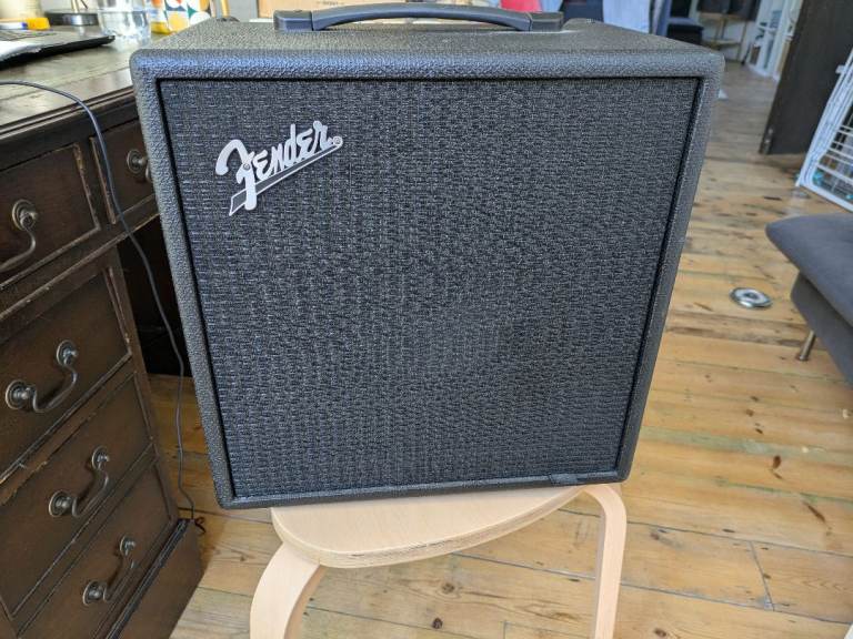 FENDER RUMBLE LT25 BASS COMBO