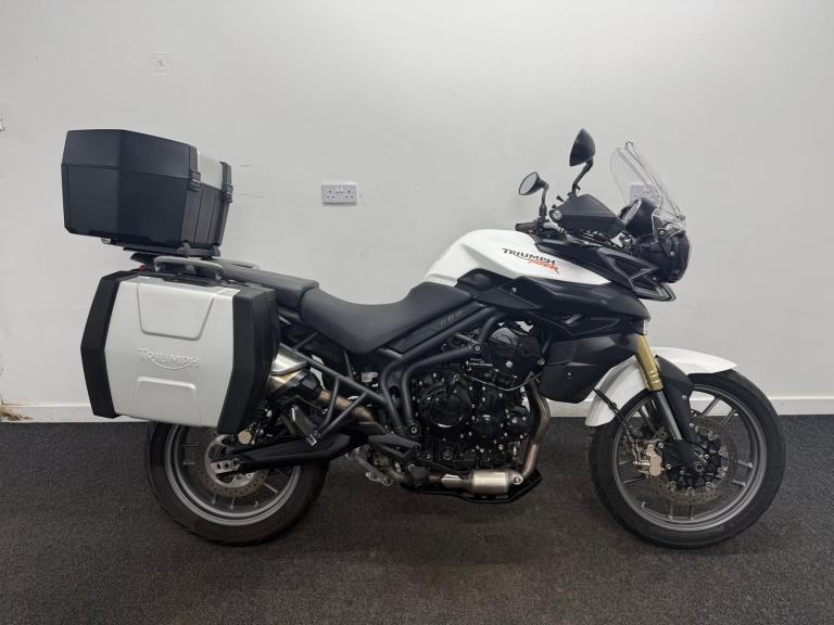 TRIUMPH TIGER 800 ** ALL LUGGAGE - 12 MONTH MOT - WARRANTY **