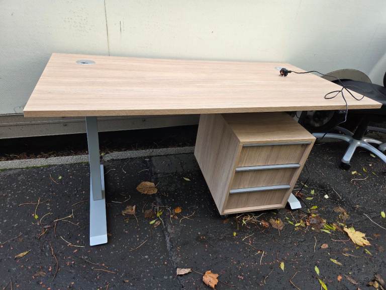 Electric high adjustable desk rrp800£