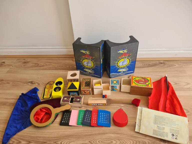 Melissa & Doug Children’s Wooden Deluxe Magic Set,