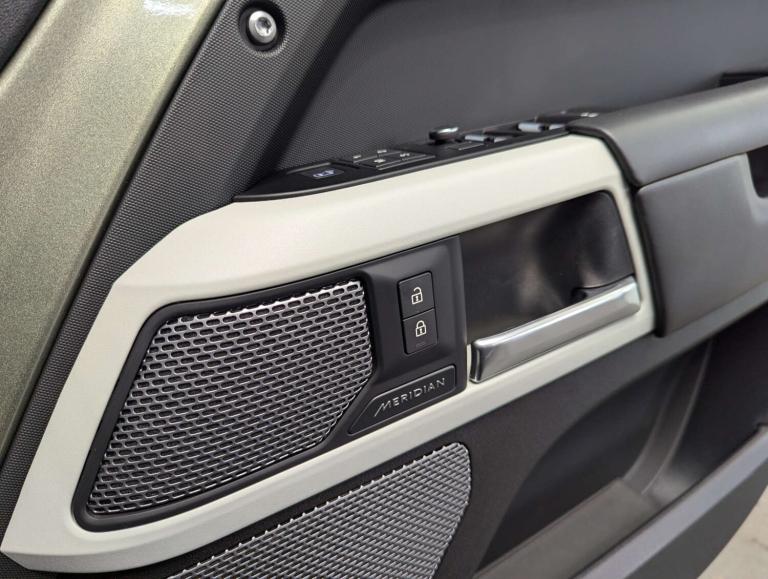 2021 Land Rover Defender 2.0 Defender SE Auto 4WD 5dr SUV Petrol Automatic