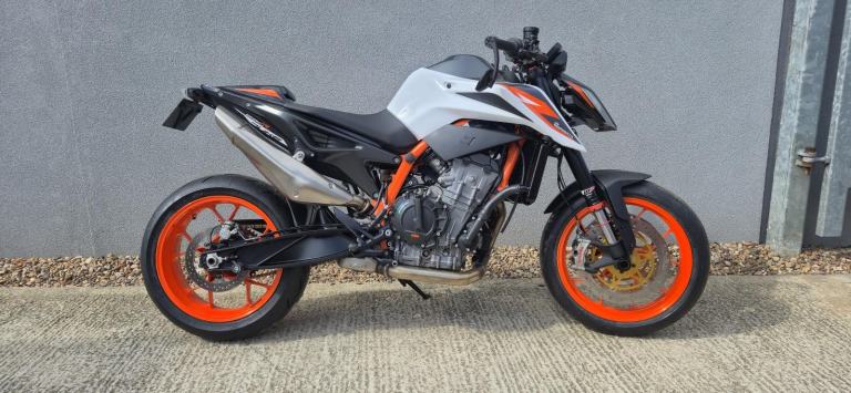 KTM 890 DUKE R 20