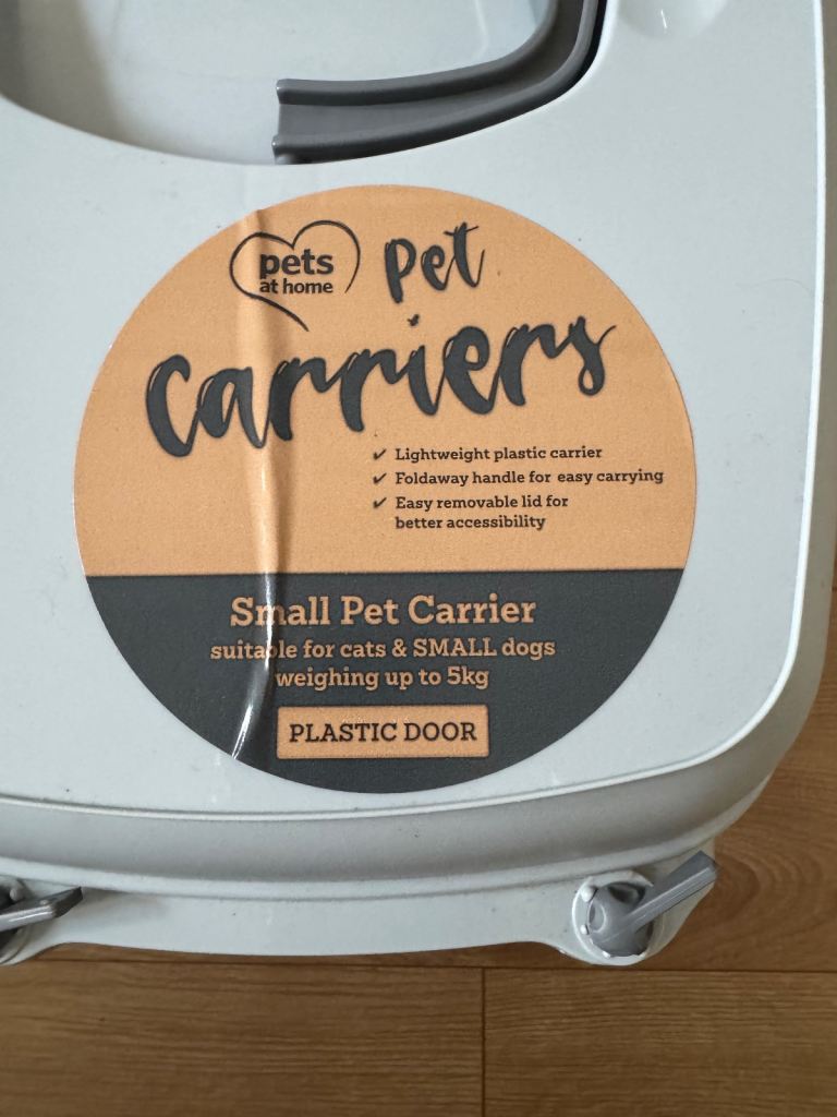 Pet carrier 