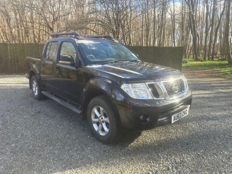 2013 Nissan Navara Double Cab Pick Up Tekna 2.5dCi 190 4WD PICK UP Diesel Manual