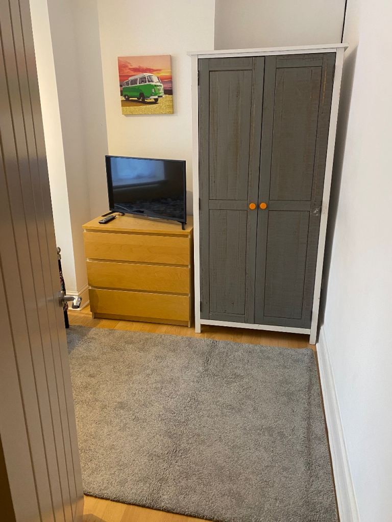 Furnished room  available,Bristol Bs164rs 