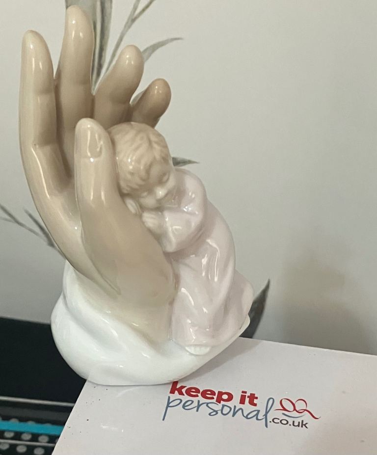 Babe ceramic hand. - New in box 
